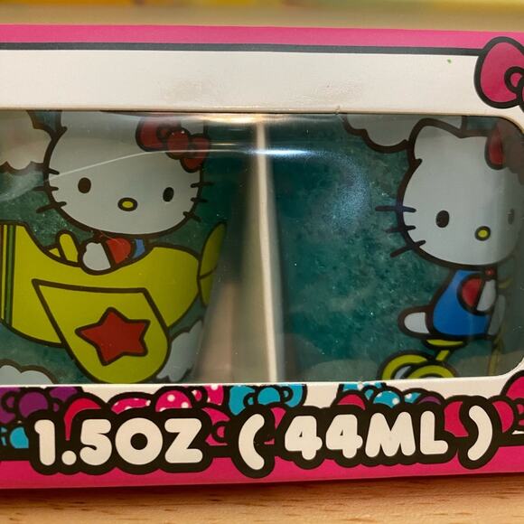Hello Kitty by Sanrio Freeze Gel Mini Cups 1.5 oz - Picture 4 of 9